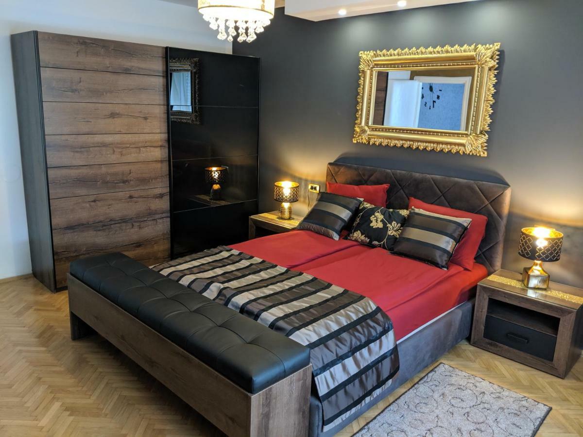 Golden Mirror Apartament